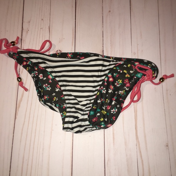 Xhilaration Reversible Swim Bottom with Tie Sides - Picture 2 of 5
